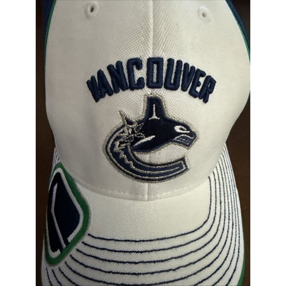 Vancouver Canucks Reebok Center Ice NHL Piped Bill Hockey Cap Hat L/XL - Picture 2 of 10
